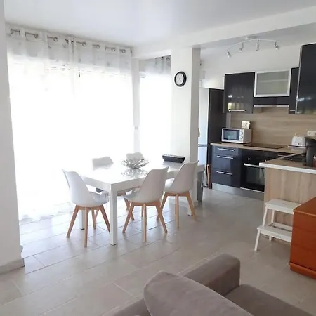 A 5mn De La En Rdc Apartment